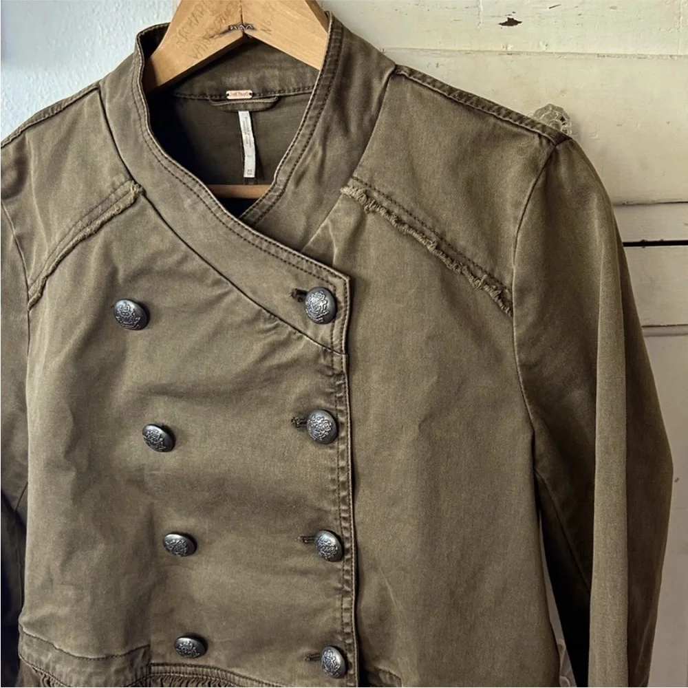 Free People | Women’s Olive Green Ruffle Hem Utility Jacket Button Accents Sz XS